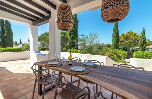 Mato Serrao Villa | Casa Amoreira - 2 bed villa on resort with swimming pools, a short walk from to beach, town & amenities