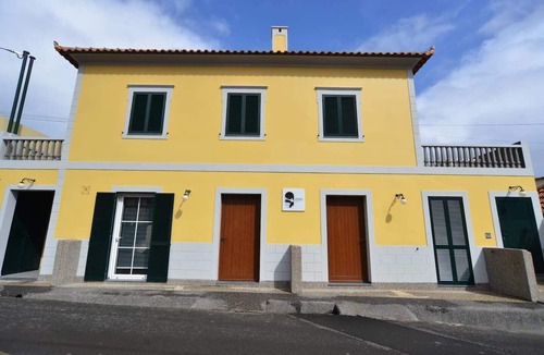 Canical Apartment | Casa Baleia Branca (White Whale House)