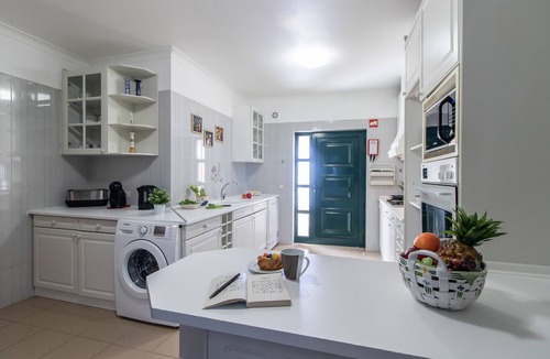 Quarteira House | Casa Clara | 4 Bedrooms | Private Pool | Vilamoura