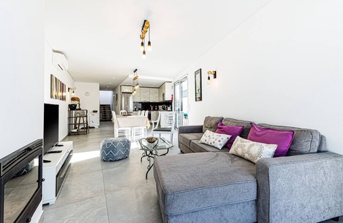Pera House | Casa Colina II – Pool, BBQ & Family Retreat