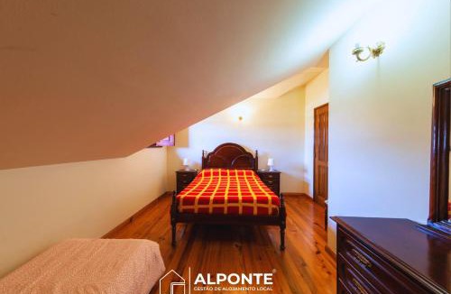 Venade House | Casa da Pedra by ALPONTE