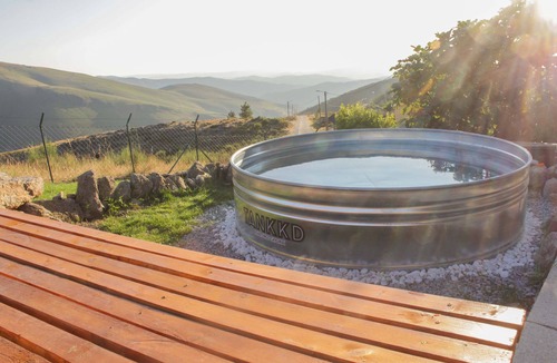 Barreiro Apartment | Casa das Giestas: Mountain View, Wi-Fi and Air Conditioning