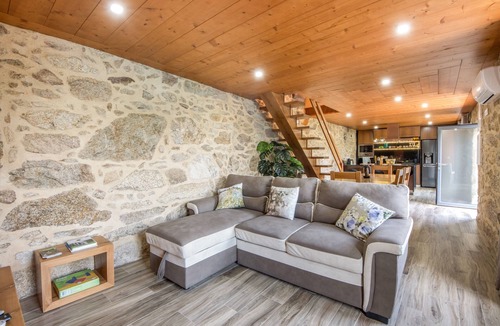 Vale de Cambra House | Casa De Pedra D'Alborinhas – Historic Stone House with Pool in Casal Velide