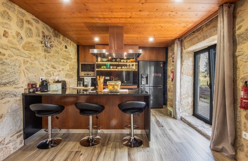 Vale de Cambra House | Casa De Pedra D'Alborinhas – Historic Stone House with Pool in Casal Velide