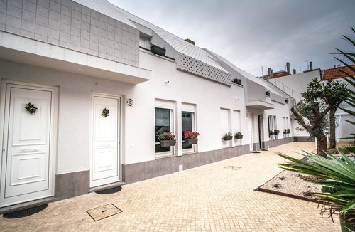 Lisbon Old Town Apartment | Casa do Aqueduto - Large duplex house in traditional pateo