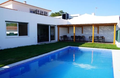 Castelo Villa | Casa do Mural - Heated Pool, Games Room & Beaches!