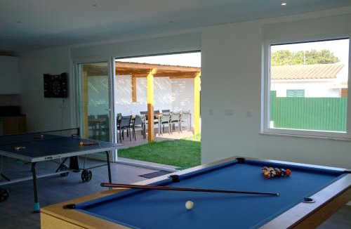Castelo Villa | Casa do Mural - Heated Pool, Games Room & Beaches!