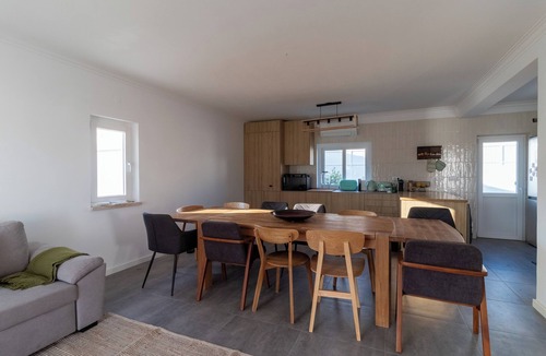 Castelo Villa | Casa do Mural - Heated pool, games room, garden and beaches nearby!