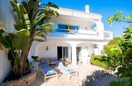 Areias Dos Moinhos Ski Chalet | Casa Ella - Beautifully renovated luxury townhouse walking distance of Carvoeiro