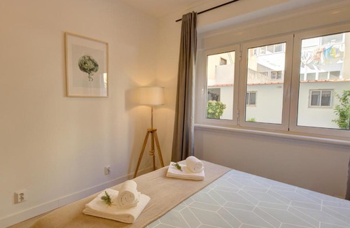 Casal da Ladeira Apartment | Casa Graziela, jardim privado e totalmente equipada fácil acesso a transportes