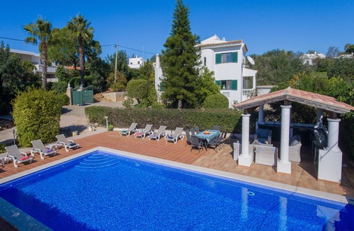 Quelfes Villa | Casa Josephine by Portucasa