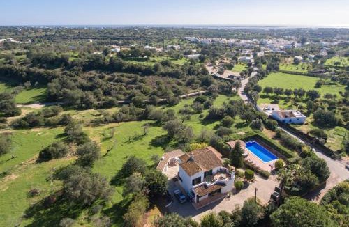 Quelfes Villa | Casa Josephine by Portucasa
