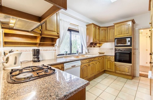 Alporchinhos Villa | Casa Lindinha - Two Bedroom Villa, Sleeps 4