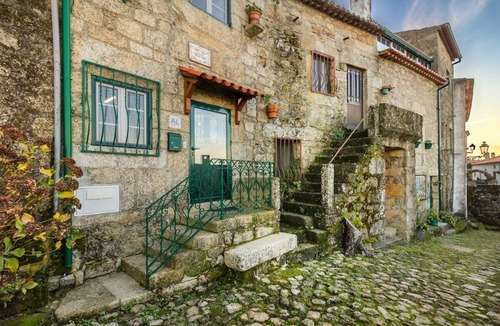 Monsanto House | Casa Mont'Santo with Balcony & Terrace