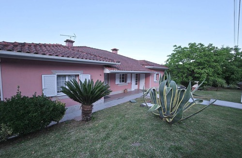 Ponte de Lima House | Casa Rosa, a haven of peace between the city and the countryside.