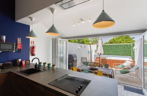 Cartaxo House | Casa Tejo Villa with Jacuzzi: Private Terrace, Wi-Fi & Air Conditioning