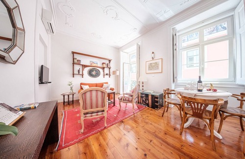 Baixa Apartment | Central 2BR/2BA Apartment Balcony Elevator in Baixa