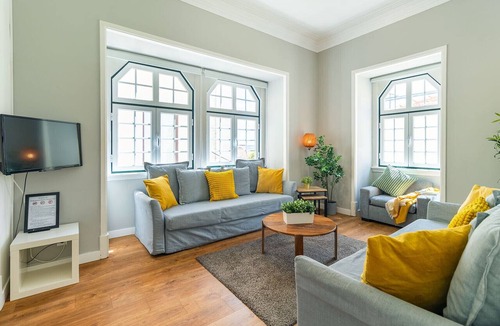 Misericordia Apartment | Central Chiado RC by Central Hill