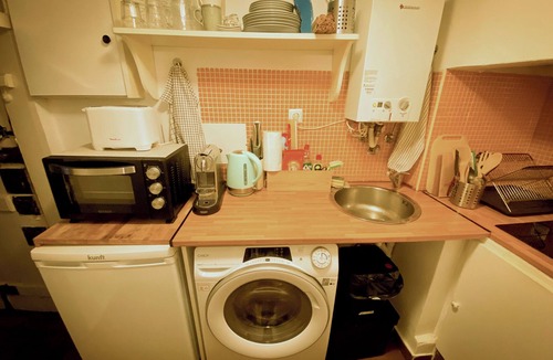 Bairro Alto Apartment | Charming Bairro Alto 2-Bedroom Escape