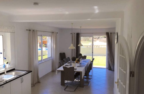 Carvoeiro Villa | Charming Carvoeiro Villa | Casa dos Ursos | 6 Bedrooms | Private Pool | Table.