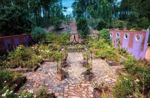 Pedrogao Grande Cottage | Charming Garden Retreat in Pedrogao Grande