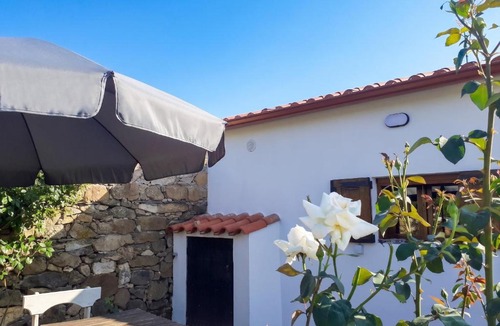 Salsas House | Charming house in Parada with mountain view and fenced garden