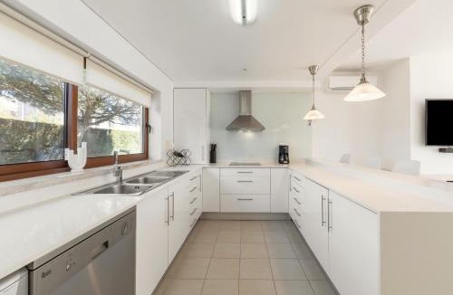 Casalinho Villa | Charming Villa Óbidos by LovelyStay