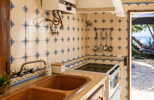 Setubal House | Charming windmill between nature and sea