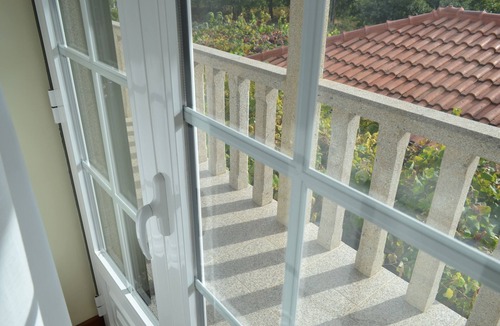 Paredes de Coura House | Cheap holidays: 3 to 6 bedroom villa with pool - ideal for groups.