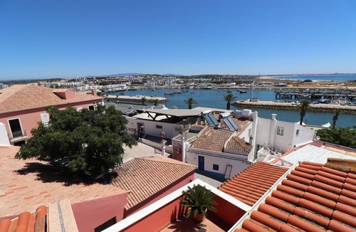 Lagos Apartment | Chic Wi-Fi Apartment for 4 with Stunning Sea & Marina Views, 300m from the Beach