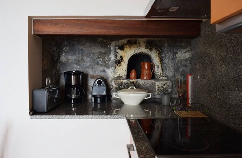 Arco da Calheta Apartment | Cicas Studio, a Home in Madeira