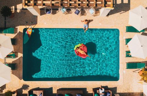 Praia de Santa Cruz Hostel | CLIFF Surf House