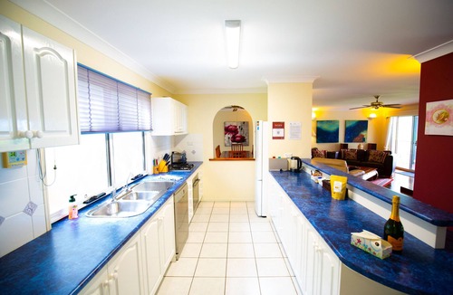 Eagle Heights House | Cloud 9 Cliff Top: 3 Baths, 80sqm Decks, 12pm Out