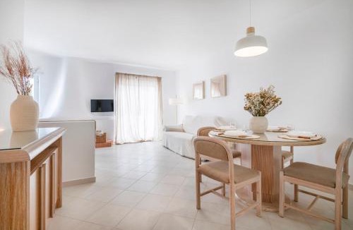 Alpouvar Apartment | Clube Albufeira - 2BR Pool, Kids Club & Family Fun