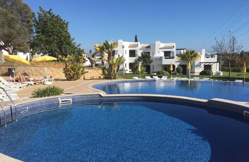 Alpouvar Apartment | CLUBE ALBUFEIRA - Ground floor 3 bedroom, POOLSIDE Free WIFI + UK tv
