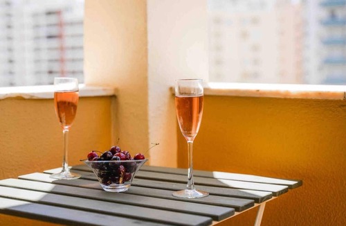 Praia da Rocha Apartment | Cosy apartment steps from Praia da Rocha, one of Algarve's finest beaches. Free private parking included. Pets welcome. Sleeps 5. Self check-in via lockbox.