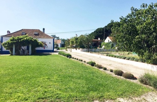 Cartaxo Cottage | Country Escape, Pool, BBQ, Pizza Oven & Games Barn
