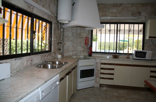 Carvoeiro Villa | Country House 'Quinta Da Eira' with Private Pool, Wi-Fi and Air Conditioning