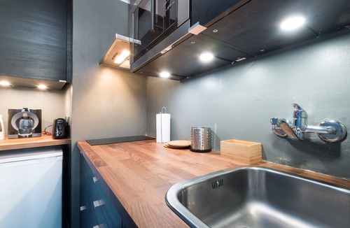 Estoril Apartment | Cozy BeachFront Apartment in front of beach, train and bus.