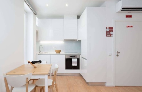 Vila Nova de Gaia Apartment | Cozy Bright Studio | Gaia by HostWise