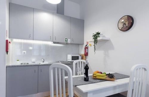 Uniao de Freguesias do Centro Apartment | Cozy Bright Rustic Flat | City Center by HostWise