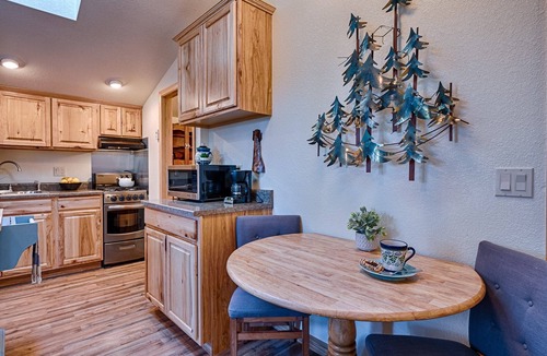 San Juan River Village Condo | Cozy Studio with Full Kitchen, 15 Minutes to Wolf Creek, 10 Minutes to Hot Springs