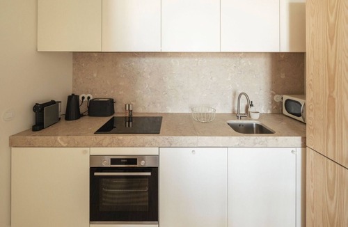 Se Apartment | Designer 1BR | Riverfront Heritage Bldg | 5-Min Walk to Lisbon Cathedral
