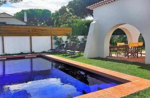 Banzao Villa | DOMUS QUIETA Quiet home, pool near beach for family & friends