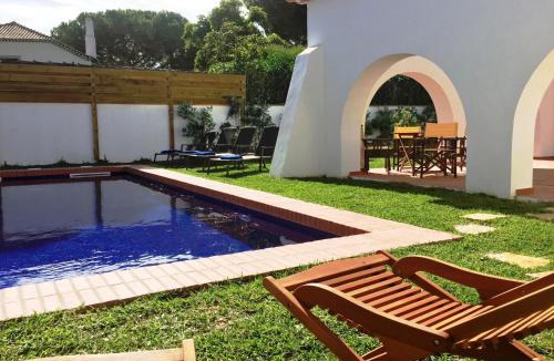 Banzao Villa | DOMUS QUIETA Quiet home, pool near beach for family & friends