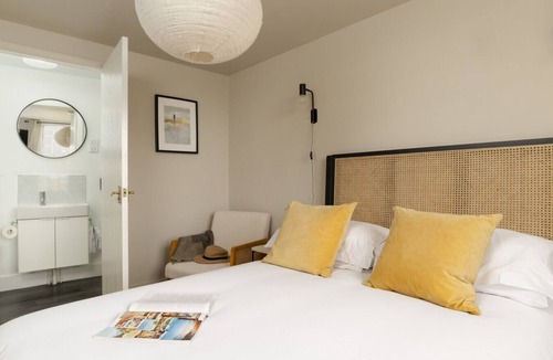 Hurstpierpoint Bed & Breakfast | Double Room with en-suite shower room in the Central Village Location of Hurstpierpoint