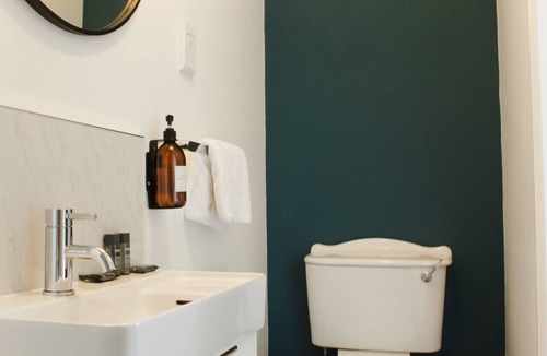 Hurstpierpoint Bed & Breakfast | Double Room with en-suite shower room in the Central Village Location of Hurstpierpoint