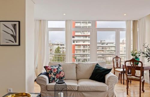 Avenida de Roma Apartment | Duplex Lisbon for 8