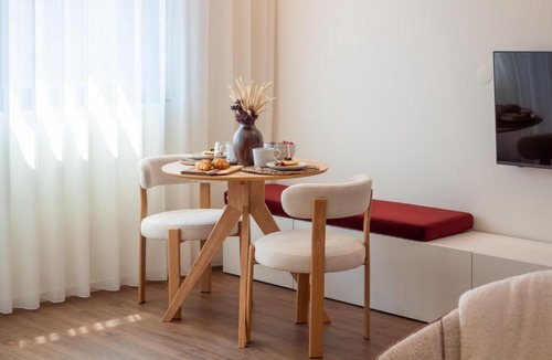 Mafamude Apartment | Elegant 1BR Retreat near Metro by LovelyStay