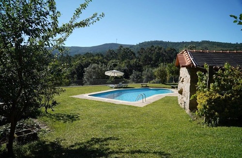 Cabracao House | Enchanted Farmhouse with swimming pool, a big house and a studio. 20' beach
